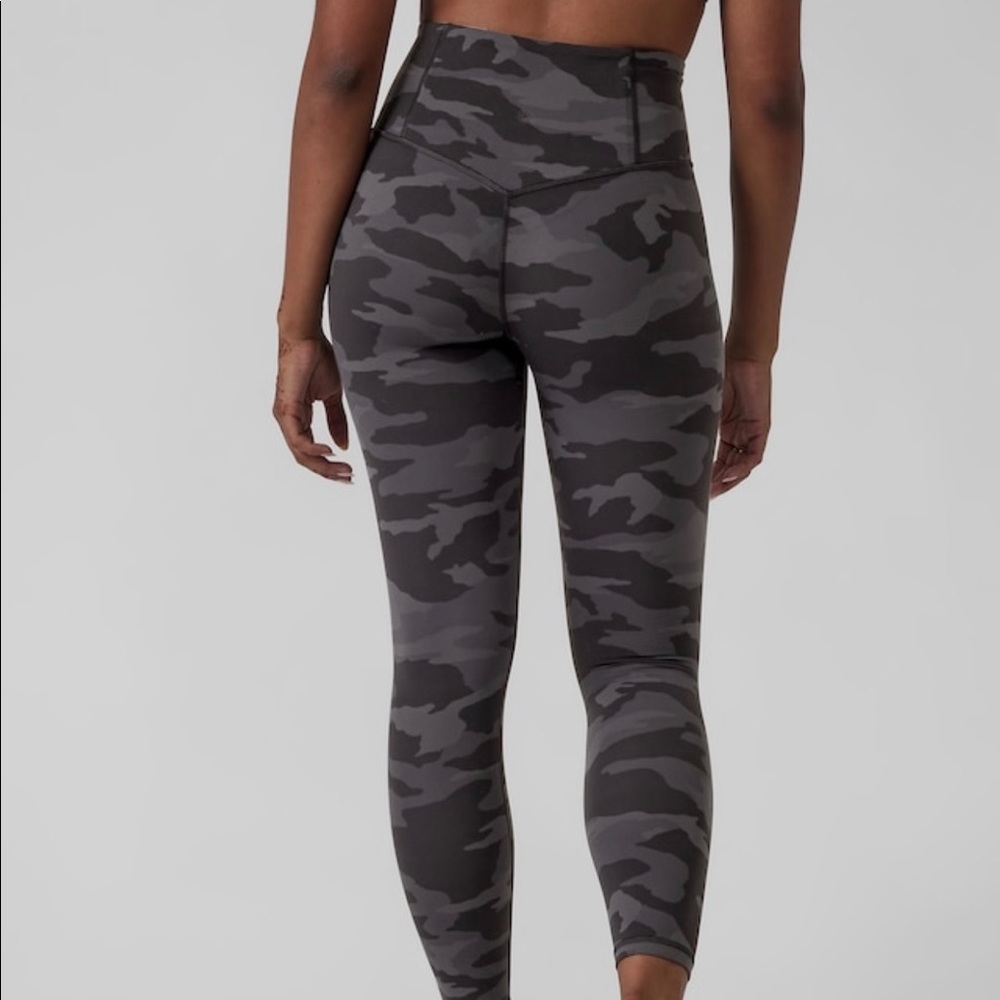 Athleta Elation Camo 7/8 Tight ~ Size L